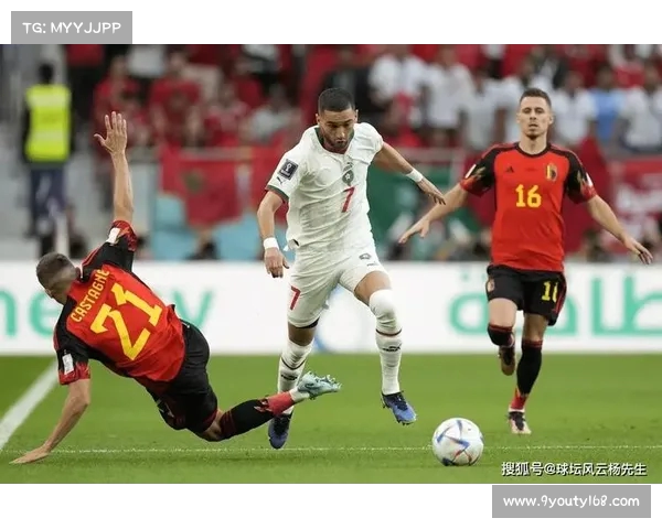 世界杯预选赛比利时登东克尔头球攻门偏出